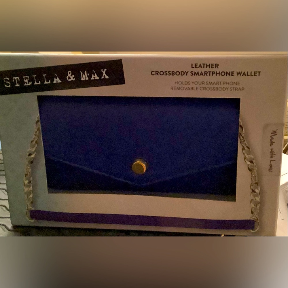 Stella and Max Blue NWOTS Leather crossbody smartphone. Gold & Blue chain.